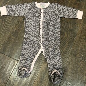 Baby Steps Grey & Pink Lace-Print One-Piece Footed Pajamas Size 3 months